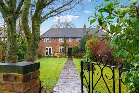 3 bedroom character property for sale, Crouch Hall Gardens, Redbourn