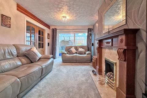 31 Foxyards Road, Tipton, DY4 8AX