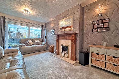 31 Foxyards Road, Tipton, DY4 8AX