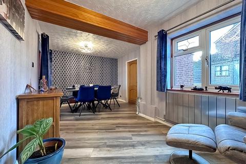 31 Foxyards Road, Tipton, DY4 8AX