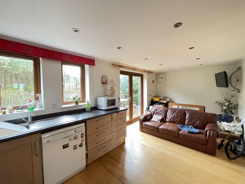 Kitchen / Dining...