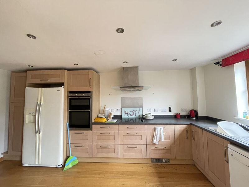 Kitchen / Dining...