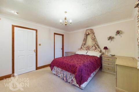 3 bedroom detached bungalow for sale, The Street, Hapton, Norwich