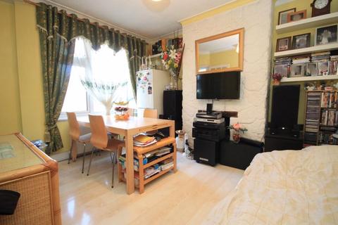 2 bedroom property for sale, Barnhill Road, Wembley