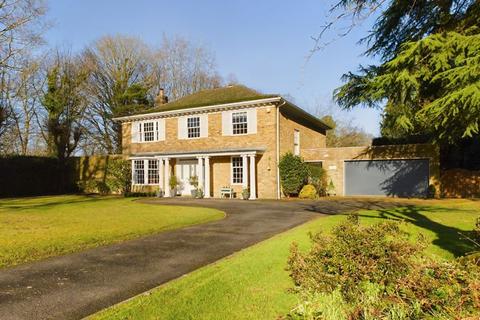 4 bedroom detached house for sale, Walton on the Hill