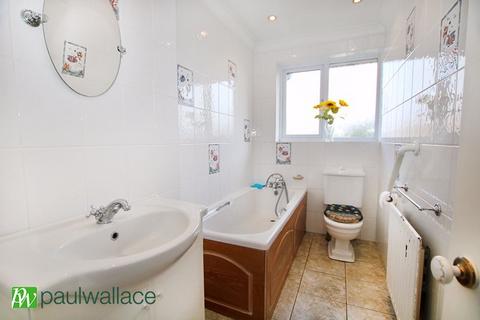 8 Windward Close, Enfield, EN3 6TJ