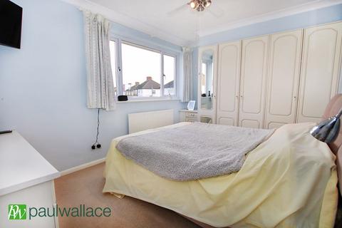8 Windward Close, Enfield, EN3 6TJ