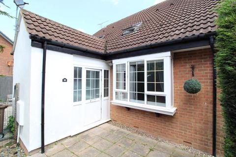 1 bedroom cluster house for sale, Shingle Close, Luton