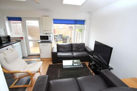 5 bedroom terraced house to rent, Etwell Place, Surbiton KT5