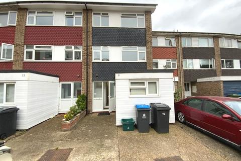 5 bedroom terraced house to rent, Etwell Place, Surbiton KT5