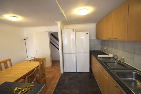 5 bedroom terraced house to rent, Etwell Place, Surbiton KT5