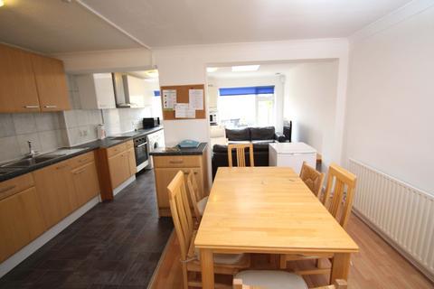 5 bedroom terraced house to rent, Etwell Place, Surbiton KT5