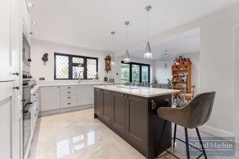 5 bedroom detached house for sale, Briton Hill Road, Sanderstead