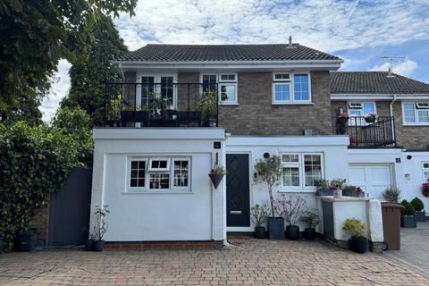 1 Regency Close, Chelmsford, CM2 6DU
