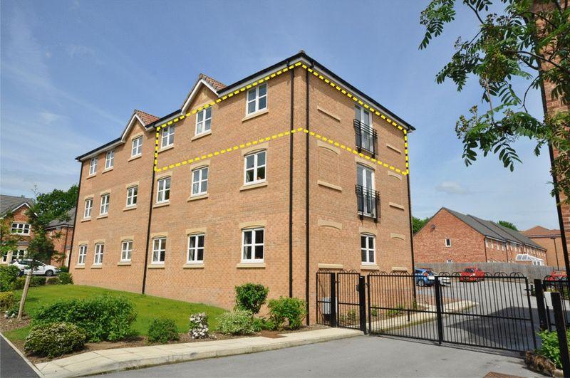 Royal Troon Mews, Wakefield 2 bed apartment £800 pcm (£185 pw)