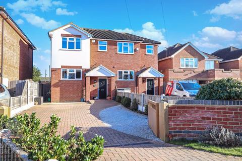 10 Wall Road, Canvey Island, SS8 7TW