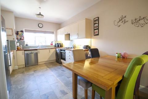 10 Wall Road, Canvey Island, SS8 7TW