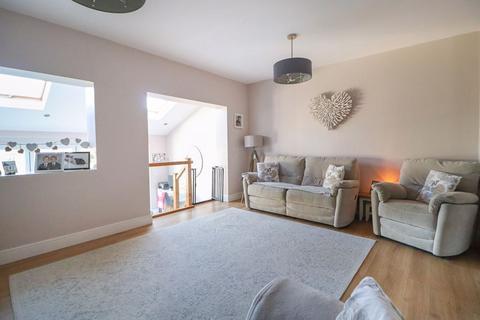 10 Wall Road, Canvey Island, SS8 7TW