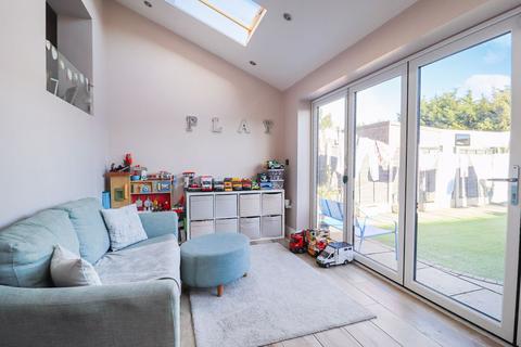 10 Wall Road, Canvey Island, SS8 7TW