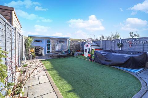 10 Wall Road, Canvey Island, SS8 7TW