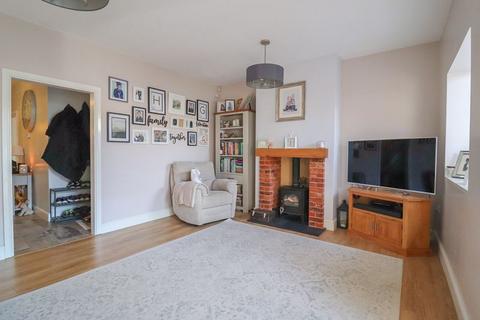 10 Wall Road, Canvey Island, SS8 7TW