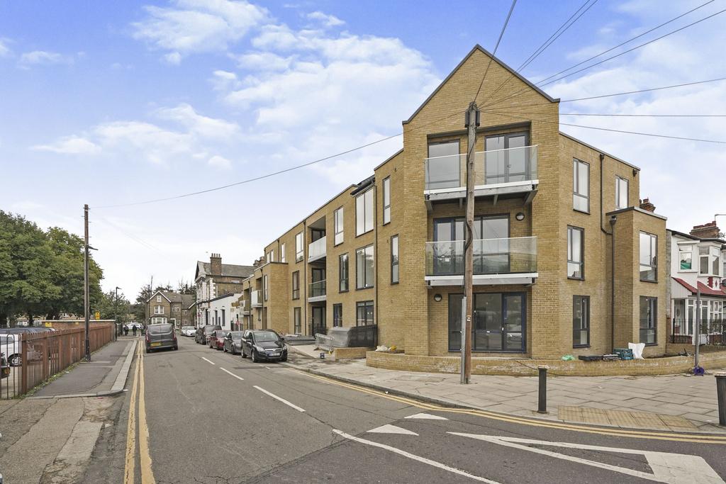 Trulock Road, Tottenham, London, N17 2 bed flat to rent £1,662 pcm (£