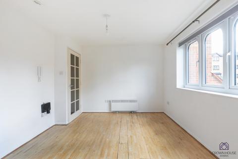 1 bedroom flat for sale, Blackdown Close, London, N2