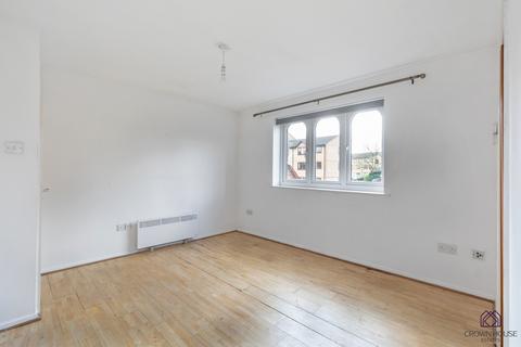 1 bedroom flat for sale, Blackdown Close, London, N2