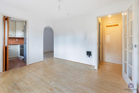 Flat 4, 4 Blackdown Close, London, N2 8JF