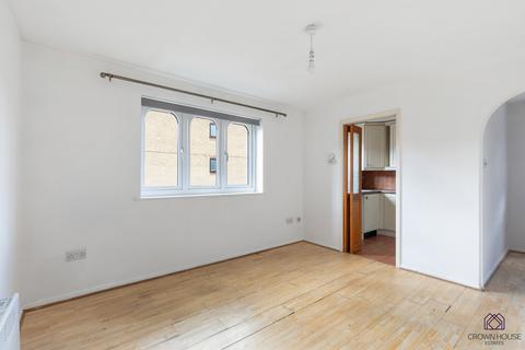 Flat 4, 4 Blackdown Close, London, N2 8JF