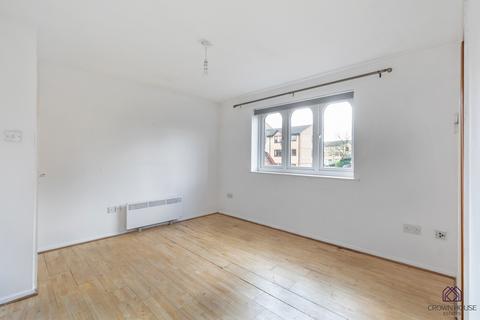 Flat 4, 4 Blackdown Close, London, N2 8JF