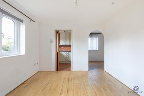 Flat 4, 4 Blackdown Close, London, N2 8JF
