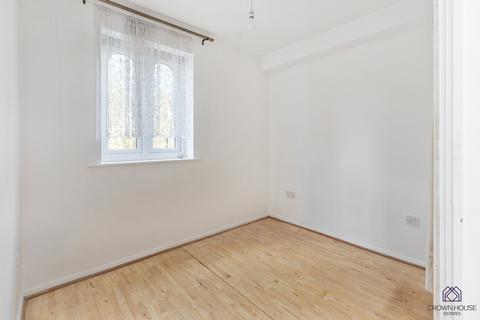 Flat 4, 4 Blackdown Close, London, N2 8JF