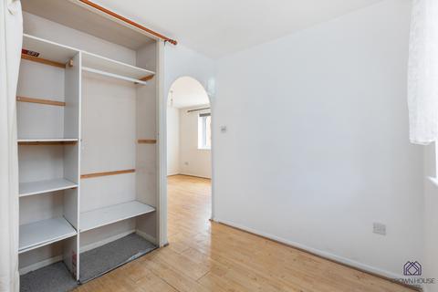 Flat 4, 4 Blackdown Close, London, N2 8JF