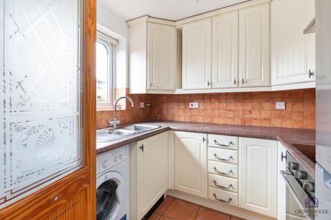 Flat 4, 4 Blackdown Close, London, N2 8JF