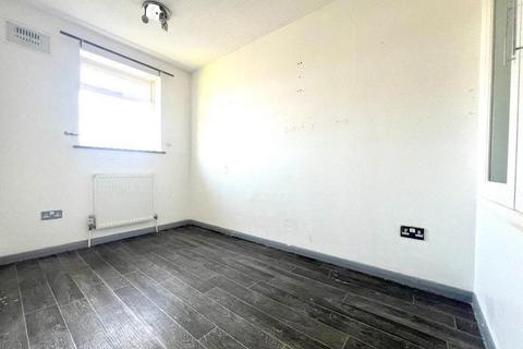 2 bedroom end of terrace house for sale, Eagle Close, Poets, Luton, Beds, LU4 0TE