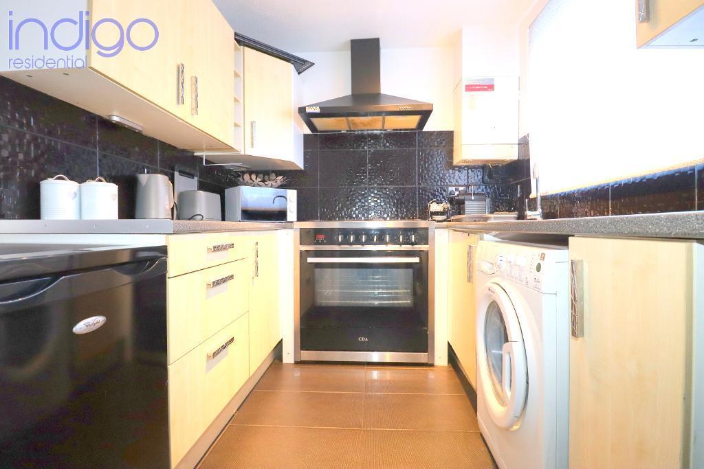 Fieldfare Green, Birds Estate, Luton, Bedfordshire, LU4 0YA 2 bed