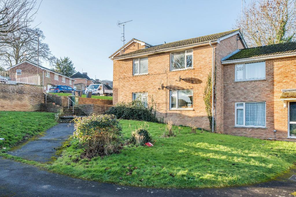 Dursley GL11 2 bed flat for sale £139,950