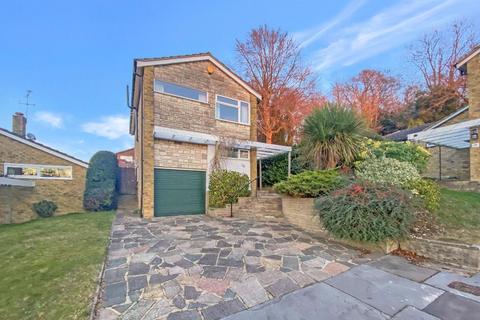 16 Bench Field, South Croydon, CR2 7HX