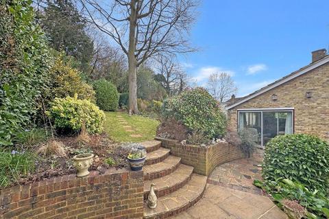 16 Bench Field, South Croydon, CR2 7HX