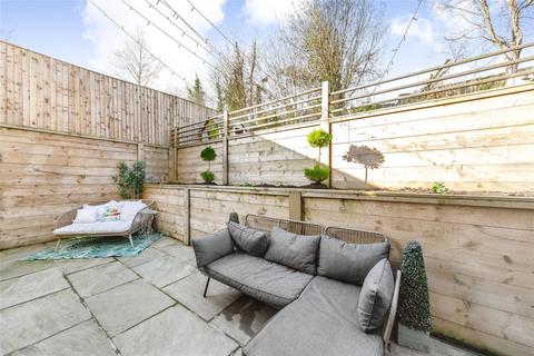 Flat 1, James Court, 58 Brighton Road, Coulsdon, CR5 2FJ