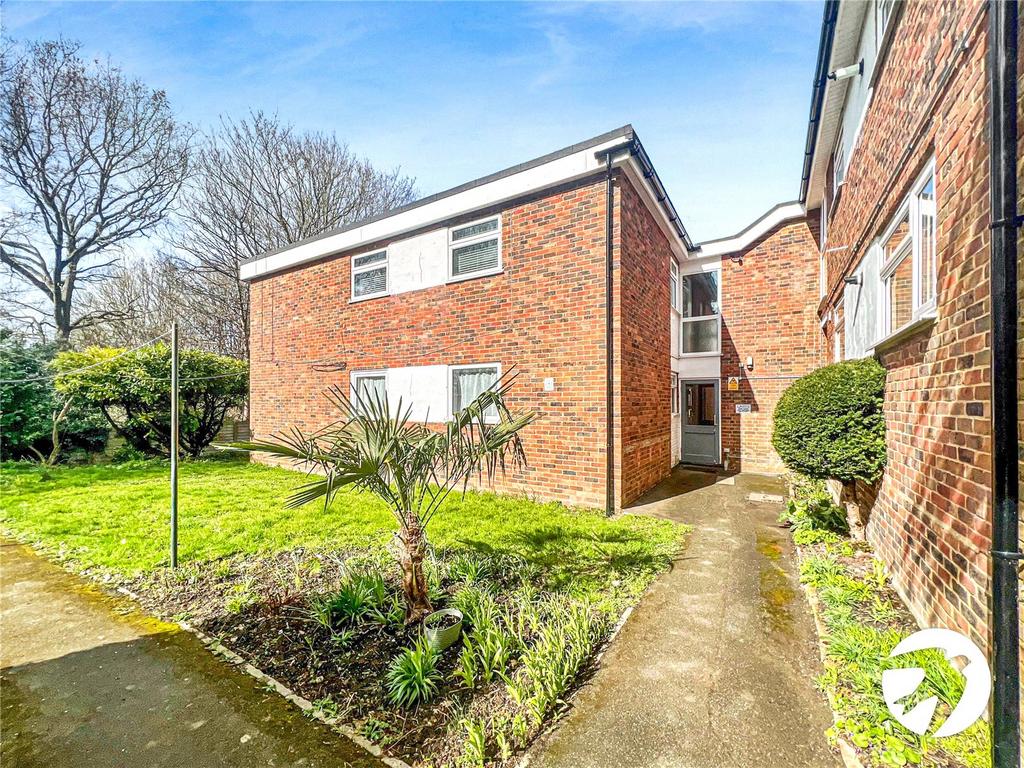 Paddock Close, South Darenth, Dartford, Kent, DA4 2 bed flat for sale