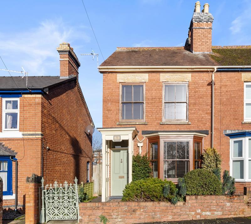 Belle Orchard, Ledbury, Herefordshire, HR8 1DE 3 bed semidetached