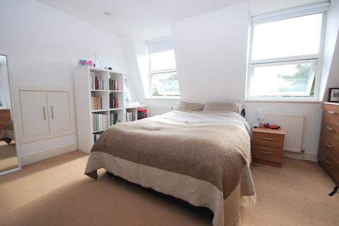 2 bedroom apartment to rent, Trinity Road, Tooting Bec SW17