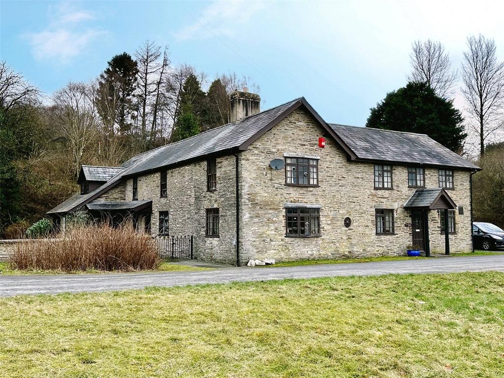 St Harmon, Rhayader, Powys, LD6 5 bed detached house £350,000