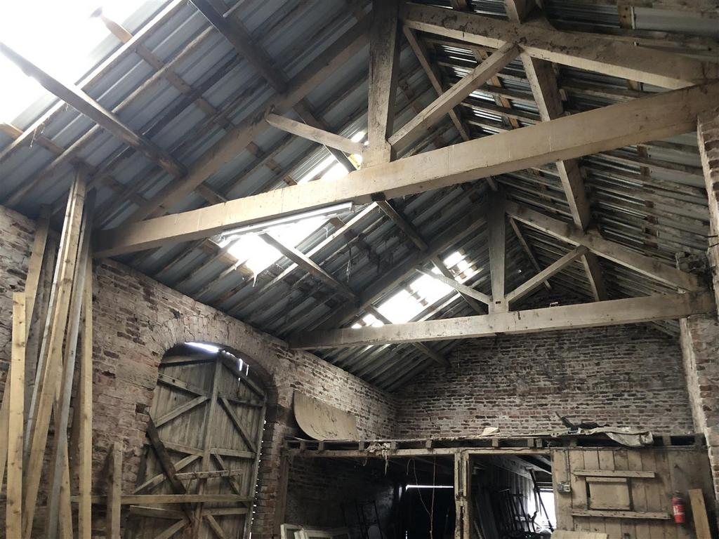 Ulnes Walton Lane, Leyland 4 bed barn conversion for sale £250,000