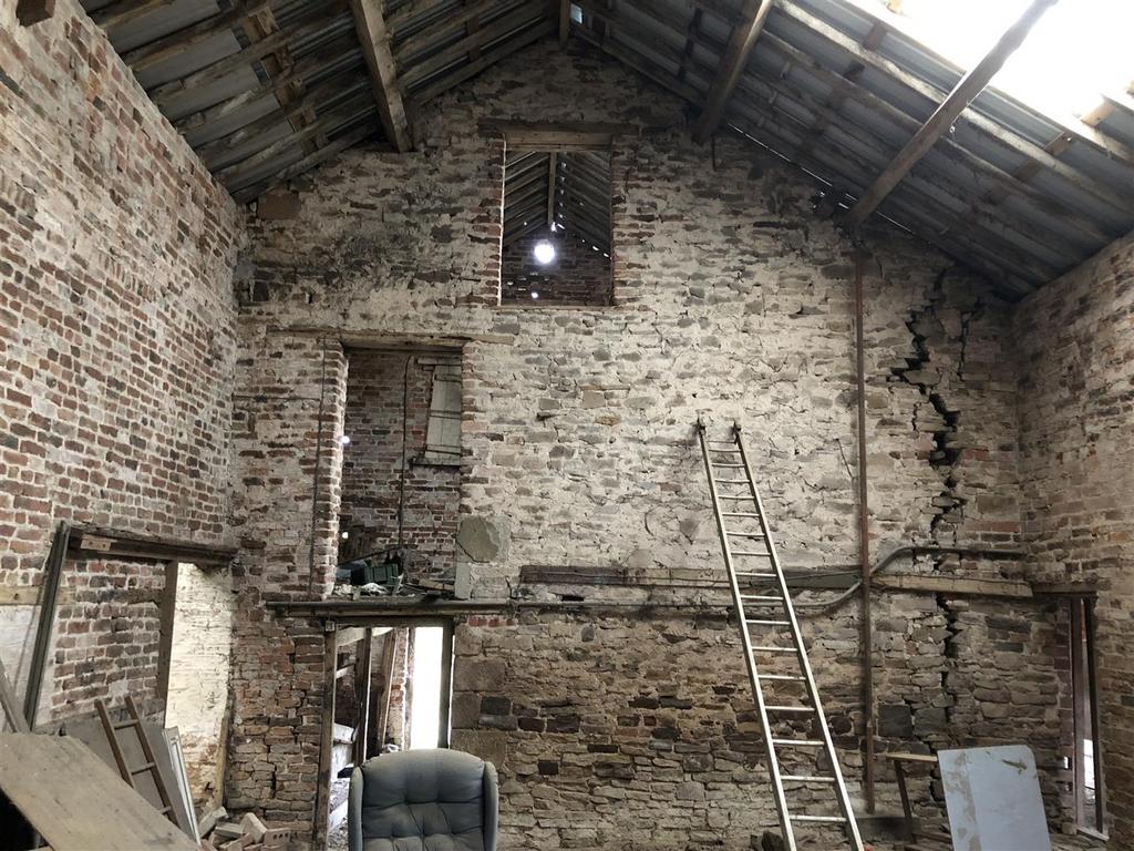 Ulnes Walton Lane, Leyland 4 bed barn conversion for sale £250,000