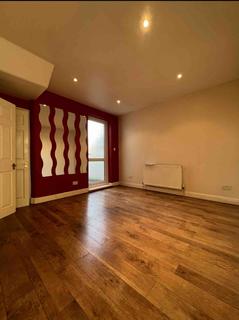 3 bedroom terraced house for sale, Cromwell Road, UB3