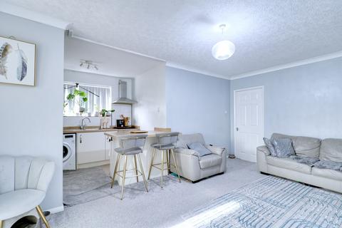 2 bedroom semi-detached bungalow for sale, Arterial Avenue, Rainham RM13