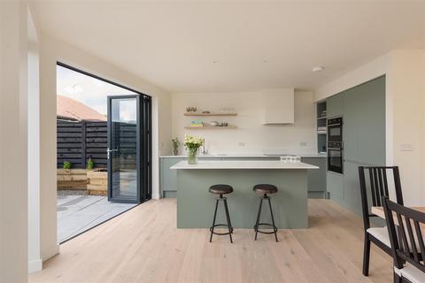 1 Hillview Road, Whitstable, CT5 4HX